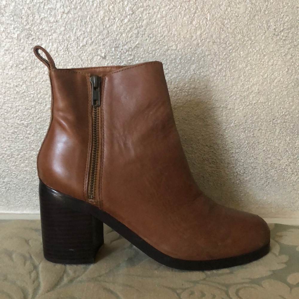 Luggage (tan/brown) color leather bootie